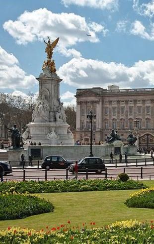 Presentasi beberapa fakta tentang Istana Buckingham